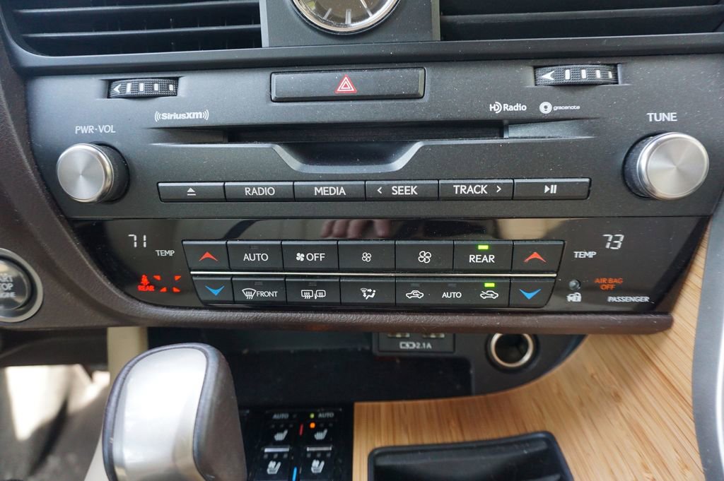 Used 2020 Lexus RX 350L Premium w/ Premium Package image 12