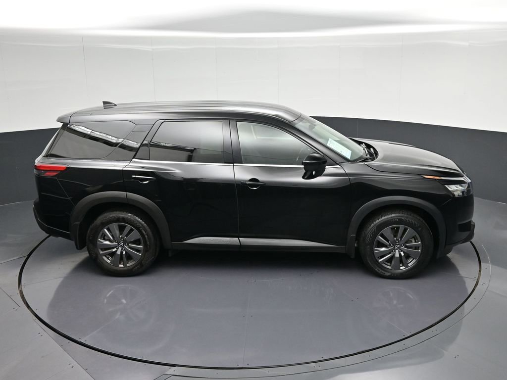 Used 2024 Nissan Pathfinder S image 24