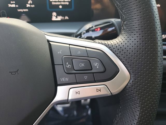 Certified 2025 Volkswagen Tiguan SE R-Line image 23