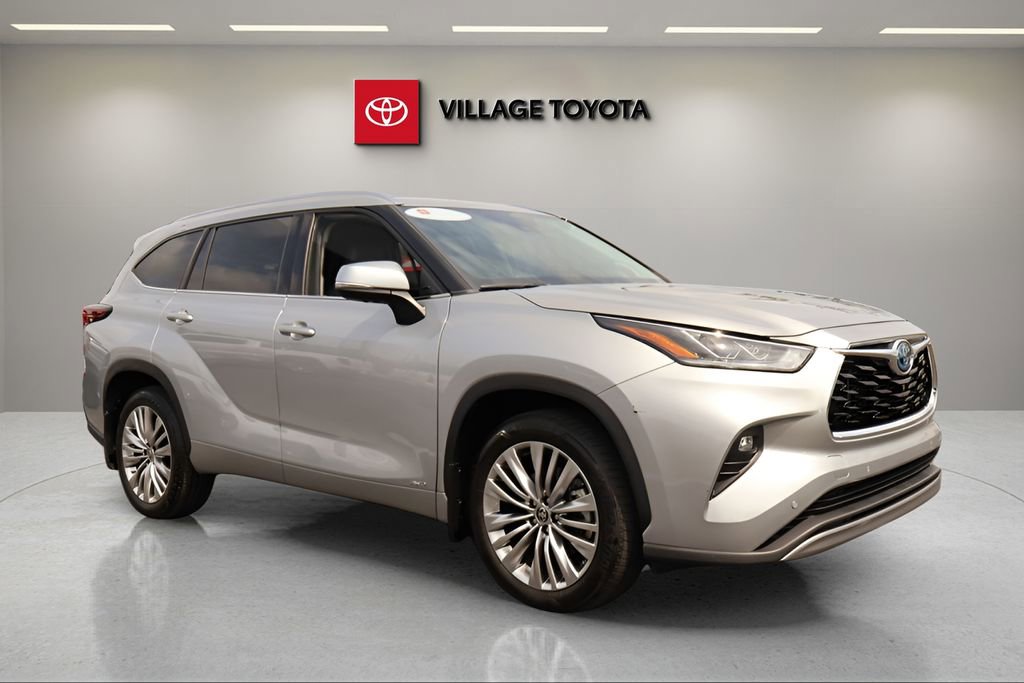 Certified 2024 Toyota Highlander Platinum AWD/4WD image 7