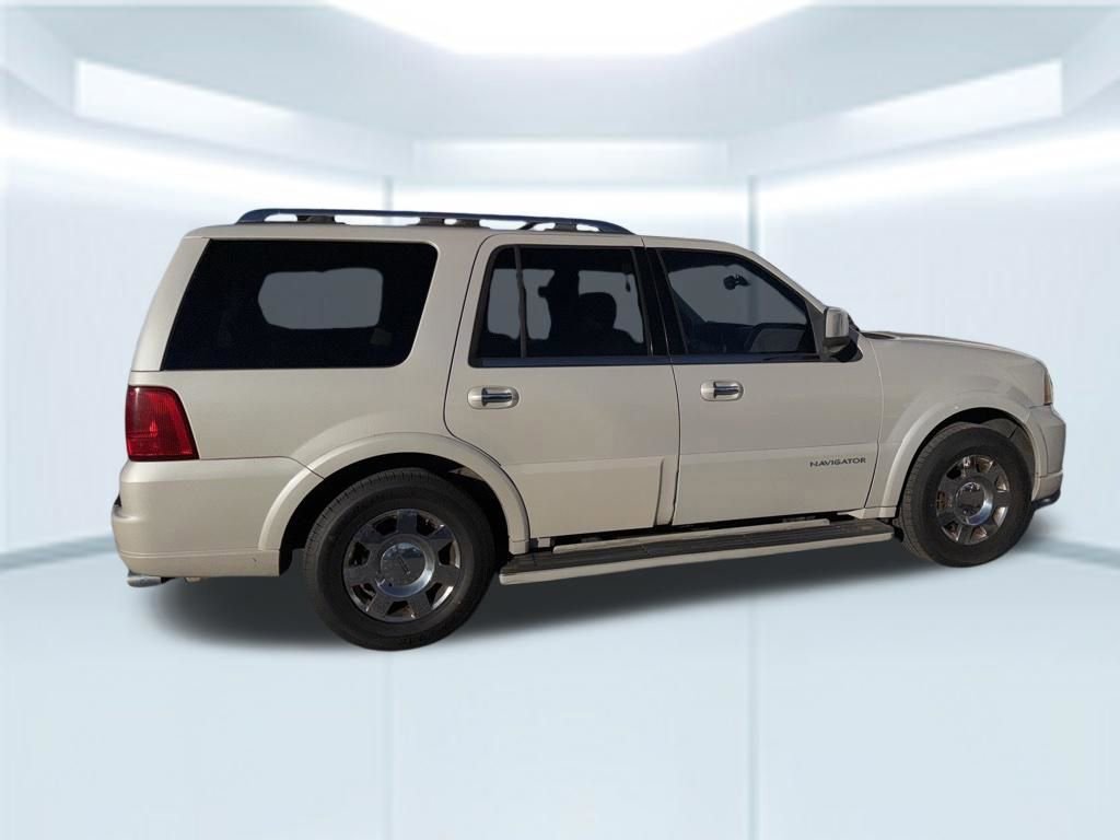 Used 2005 Lincoln Navigator Luxury image 16