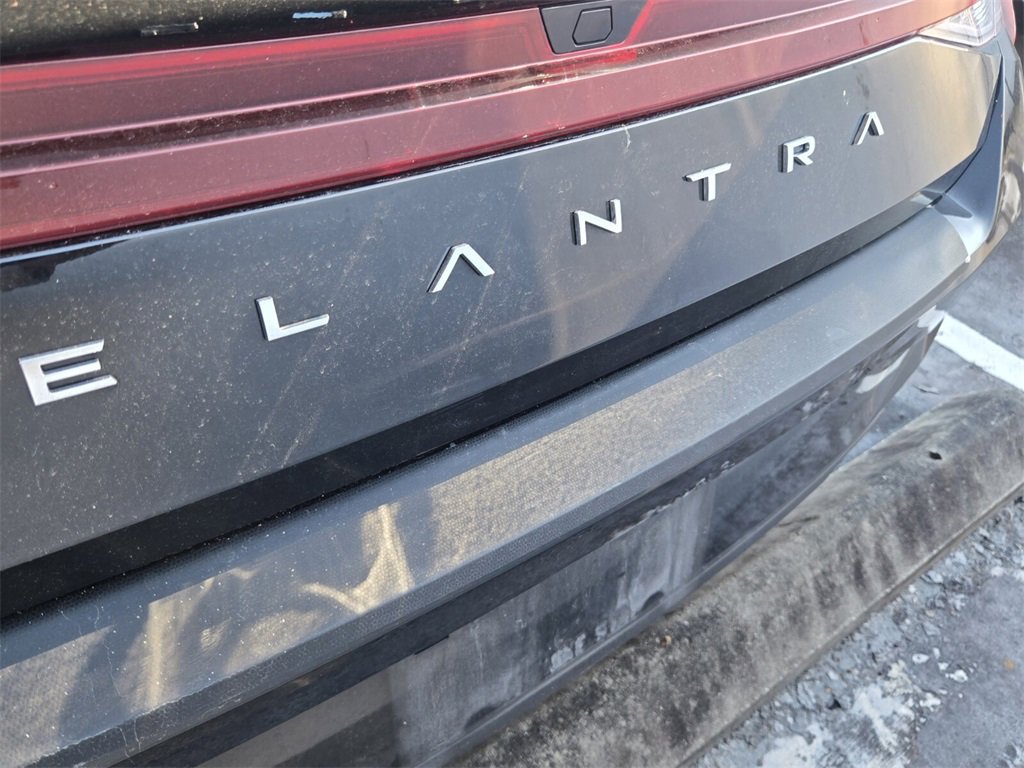 Used 2023 Hyundai Elantra SEL w/ Convenience Package image 11