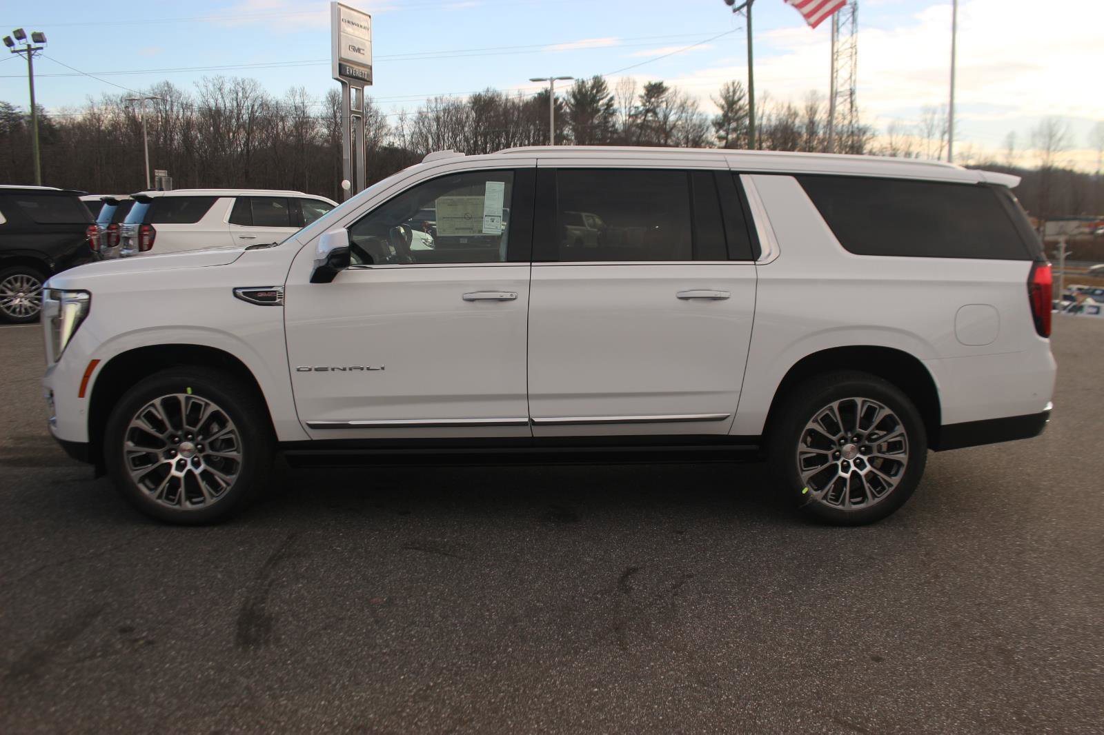 New 2026 GMC Yukon XL Denali w/ Sun & Power Step Package image 4