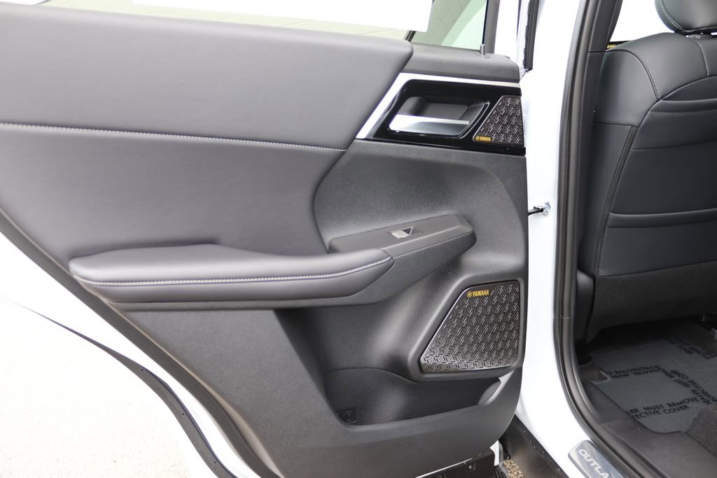 New 2026 Mitsubishi Outlander SE image 16
