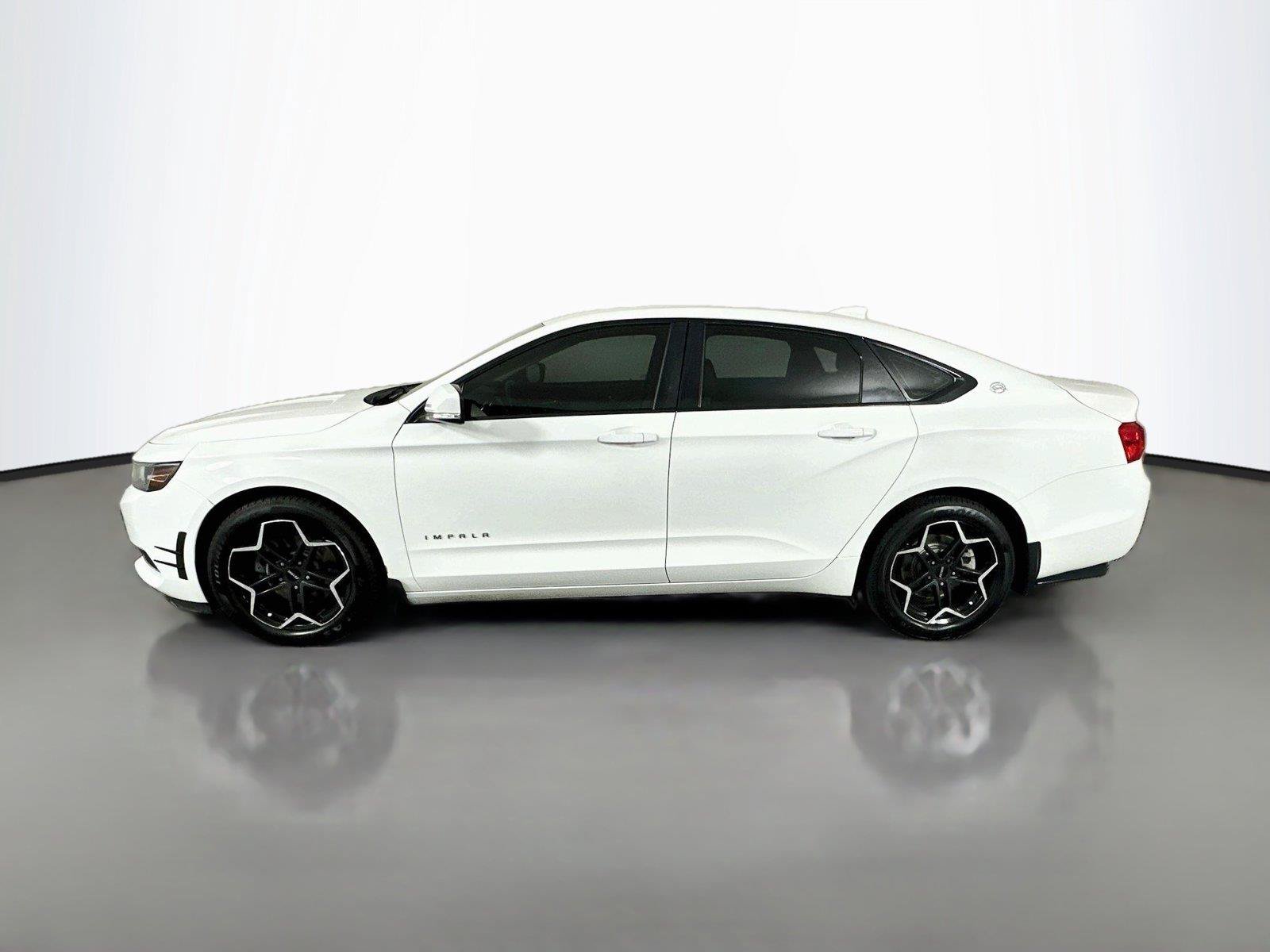Used 2015 Chevrolet Impala LT FWD image 7