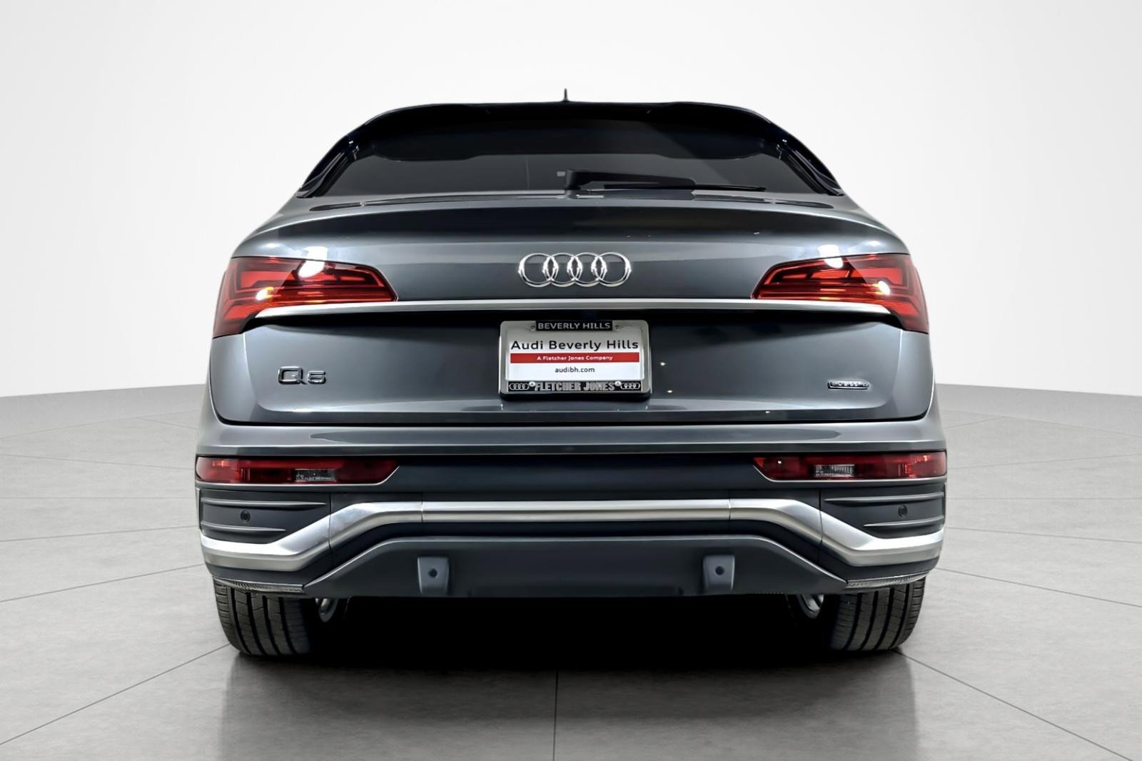 Used 2023 Audi Q5 2.0T Premium w/ Convenience Package image 4