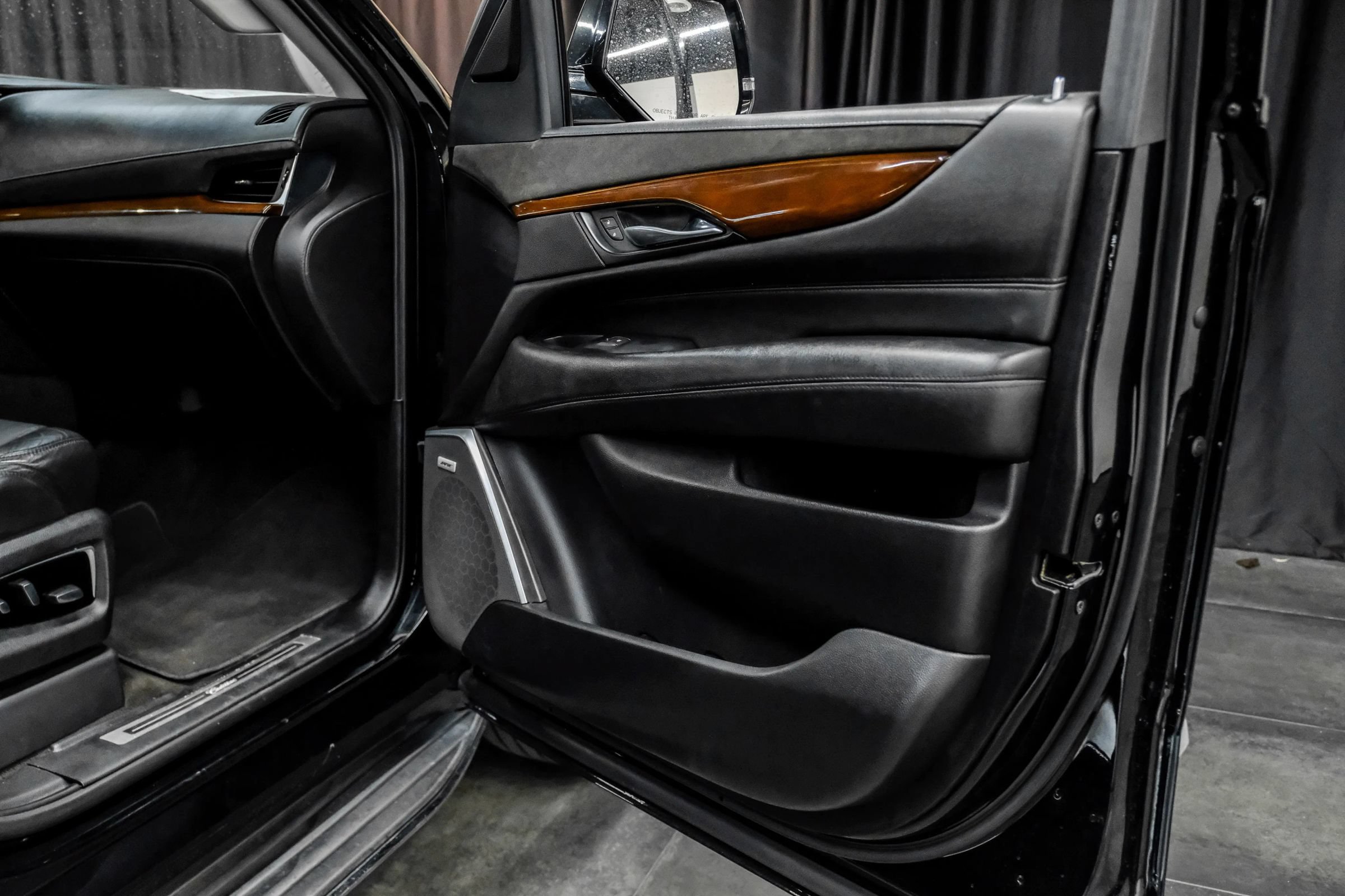 Used 2020 Cadillac Escalade ESV Luxury RWD image 55