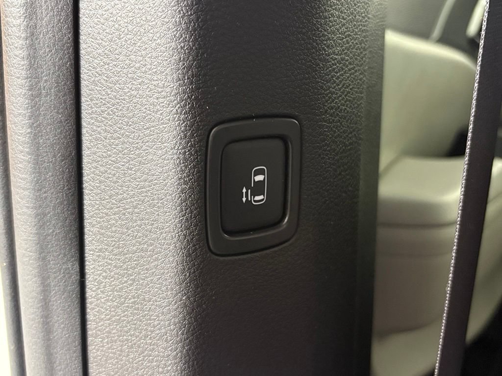 Used 2022 Kia Carnival LX FWD image 34