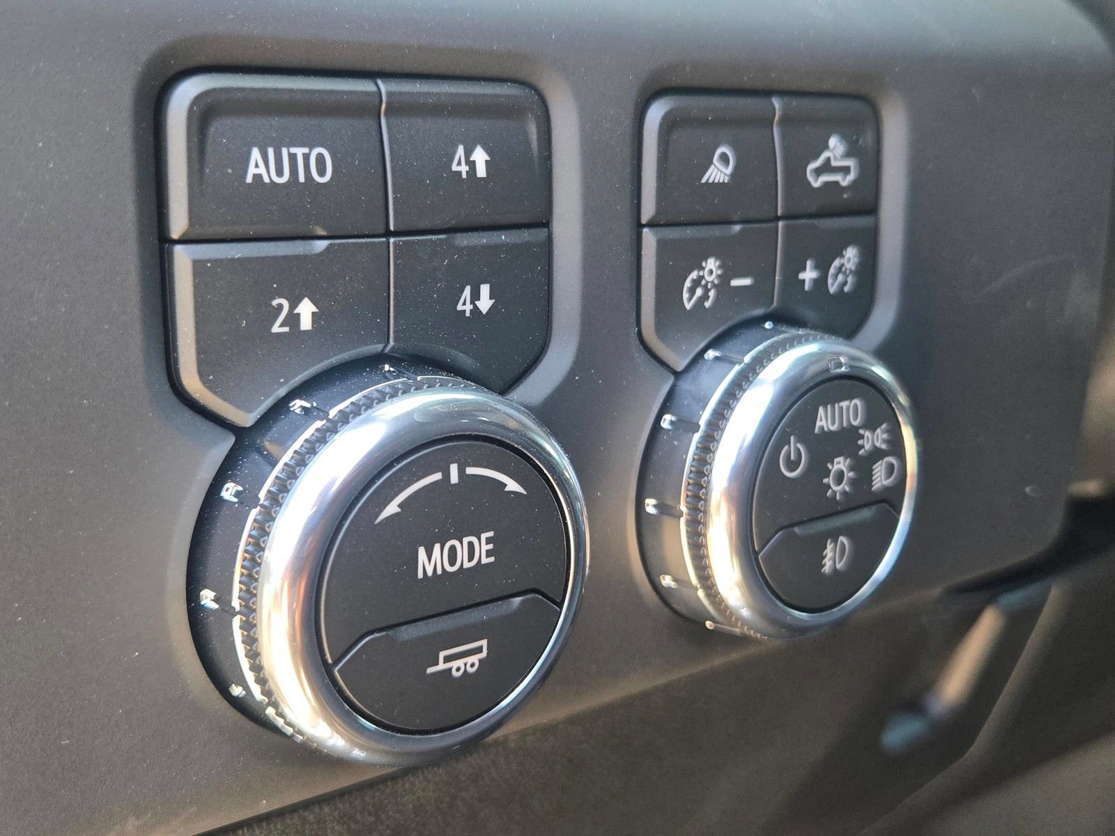 New 2026 GMC Sierra 2500 AT4 w/ Max Trailering Package AWD/4WD image 13