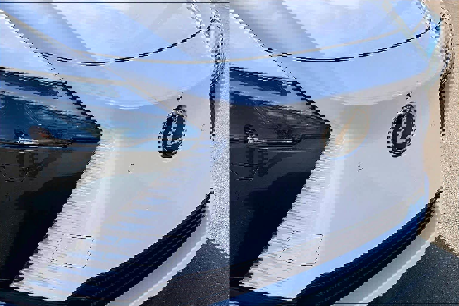 Used 2023 Lexus RZ 450e Premium image 28