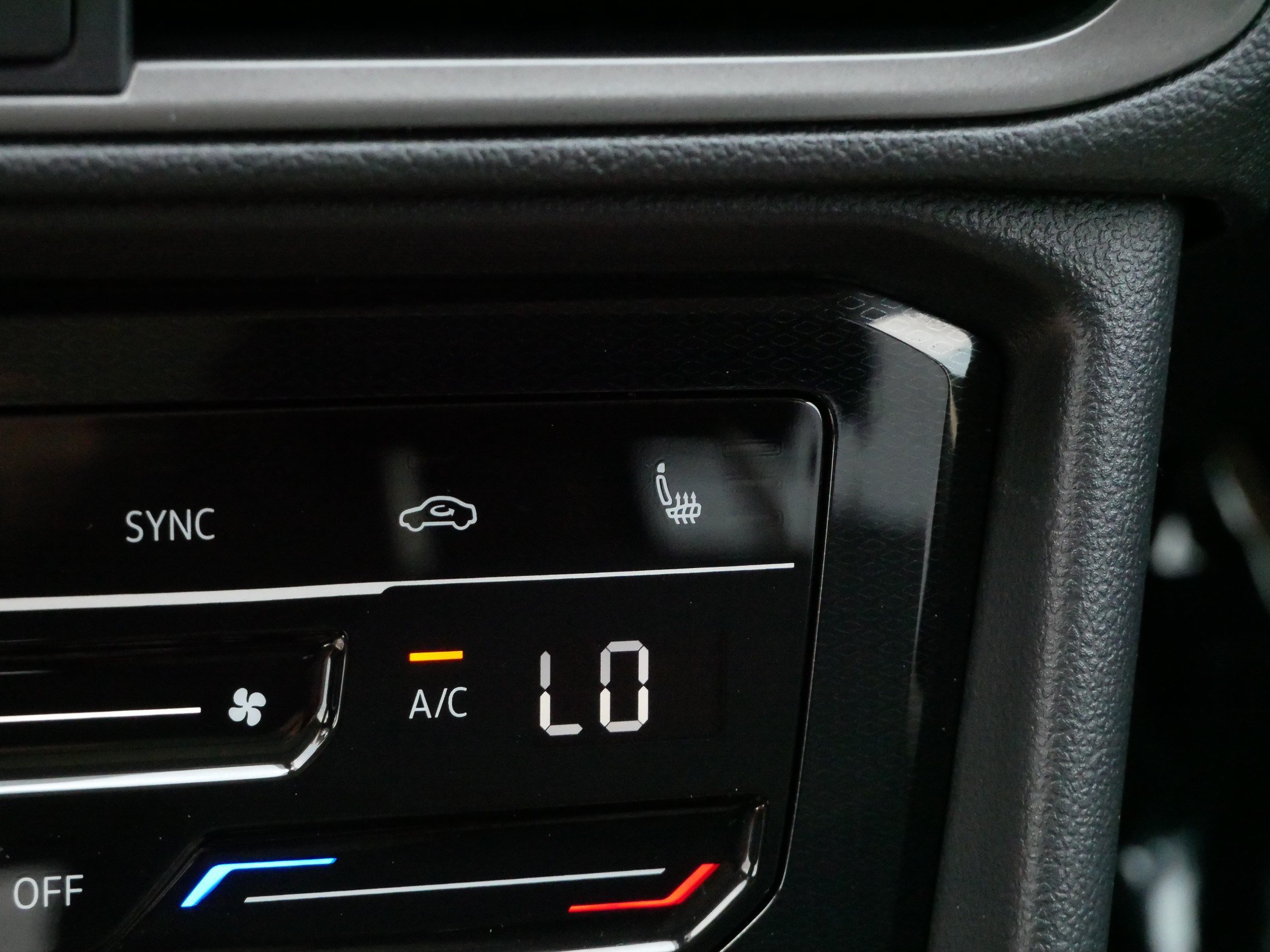 Certified 2025 Volkswagen Taos SE AWD/4WD image 29