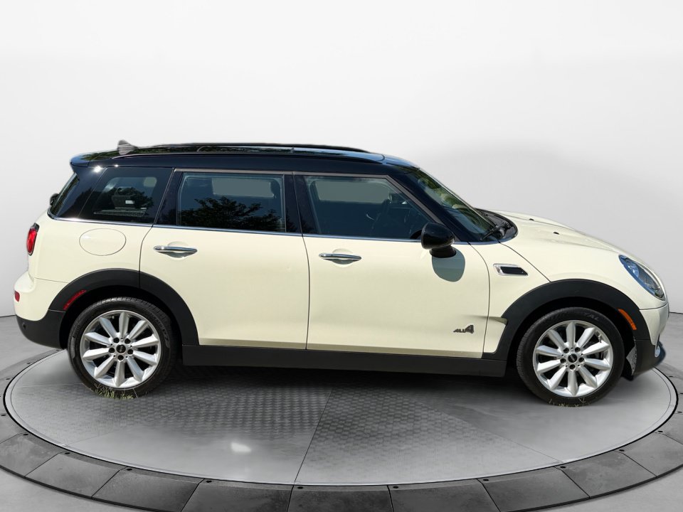 Used 2019 MINI Cooper Clubman ALL4 w/ Storage Package AWD/4WD image 8