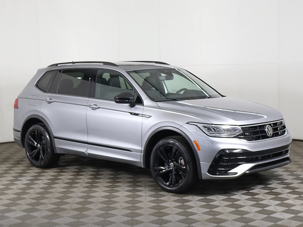 Used 2024 Volkswagen Tiguan SE R-Line AWD/4WD image 2