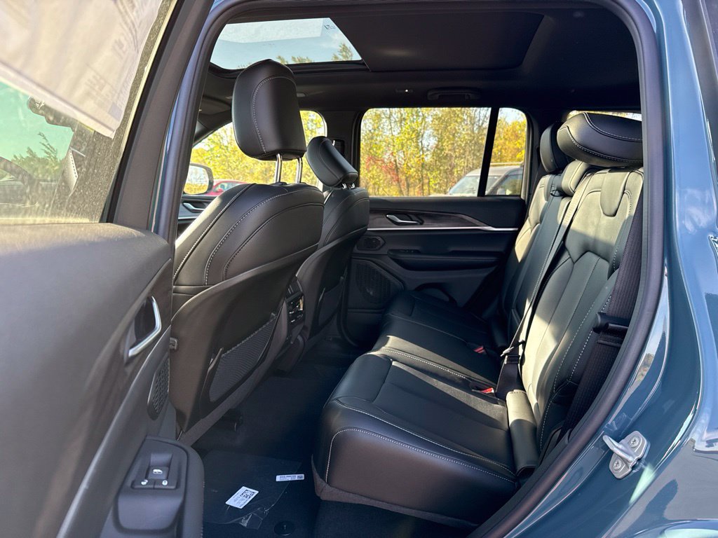 New 2027 Jeep Grand Cherokee Limited AWD/4WD image 23