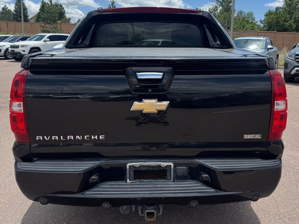 Used 2011 Chevrolet Avalanche LTZ AWD/4WD image 5