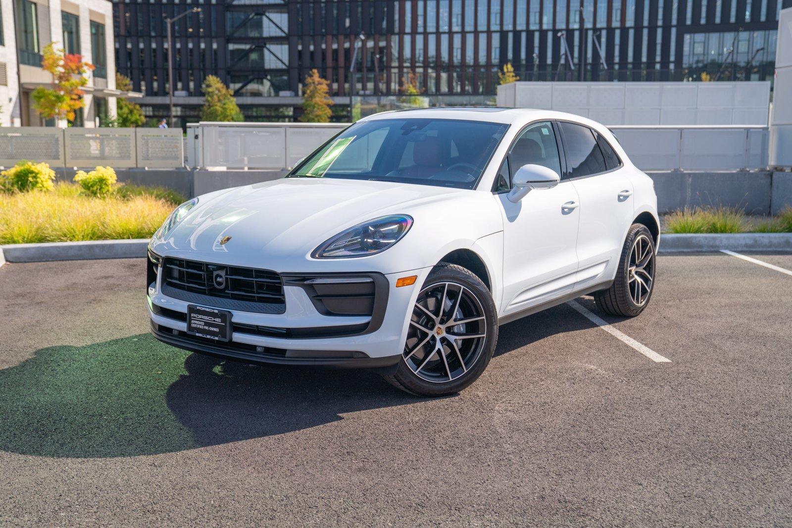 Certified 2026 Porsche Macan AWD/4WD image 1