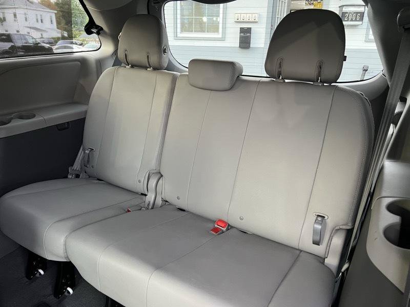 Used 2020 Toyota Sienna XLE FWD image 9