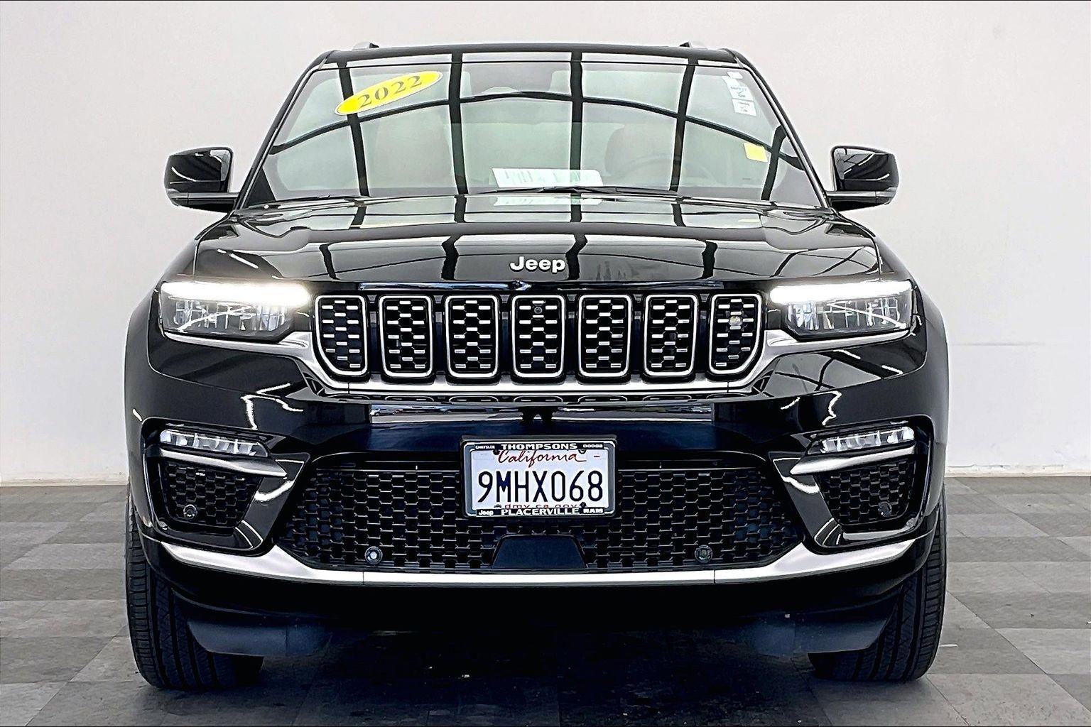 Used 2022 Jeep Grand Cherokee Summit w/ Advanced Protech Group IV AWD/4WD image 2