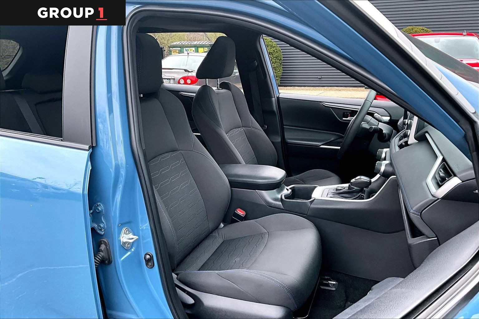 Used 2022 Toyota RAV4 SE w/ Convenience Package AWD/4WD image 9