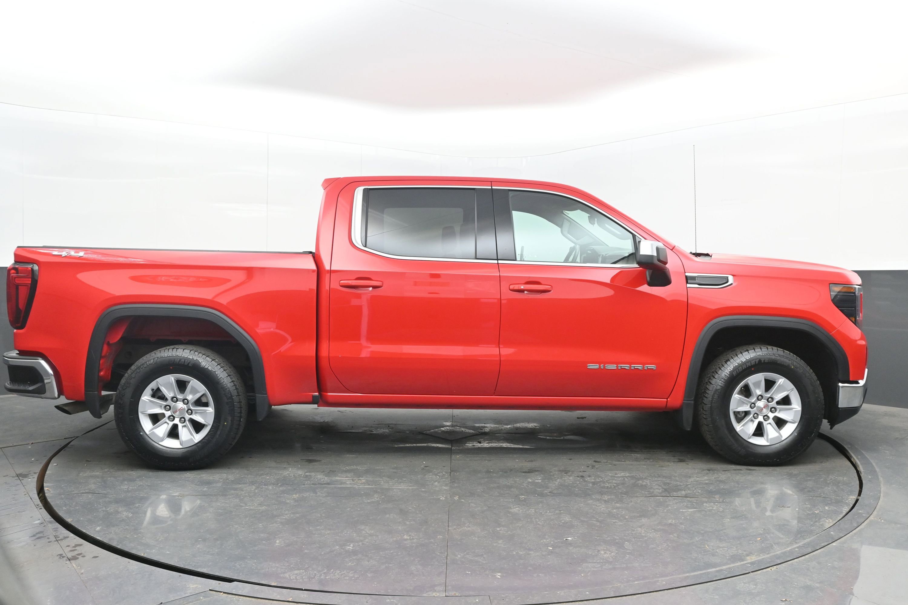 Used 2024 GMC Sierra 1500 SLE image 10