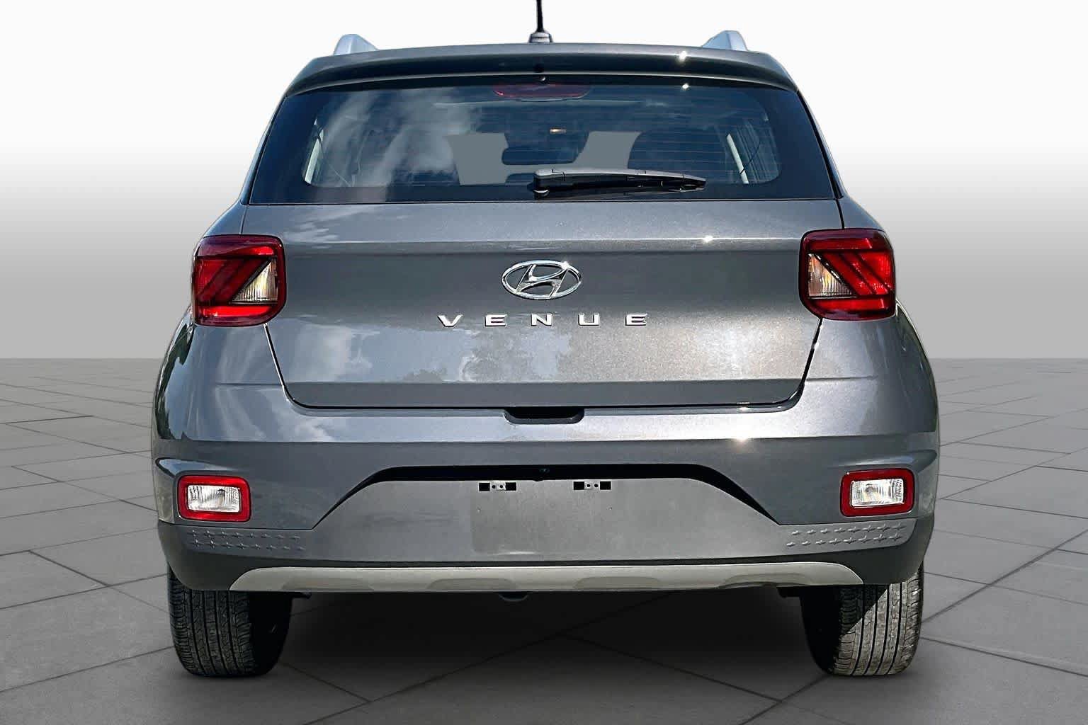Used 2025 Hyundai Venue SEL FWD image 5