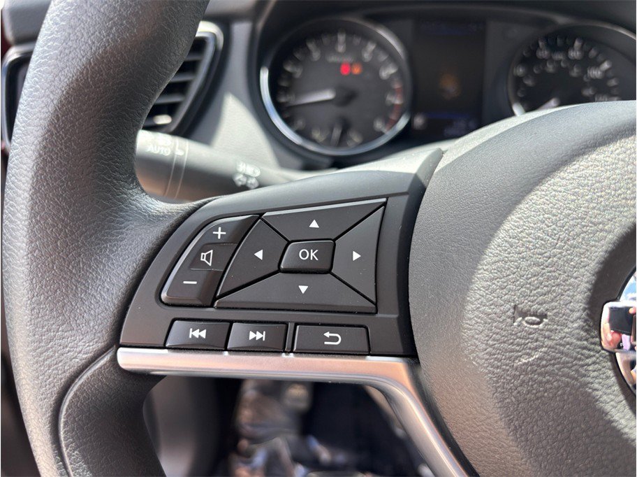 Used 2020 Nissan Rogue Sport SV FWD image 23