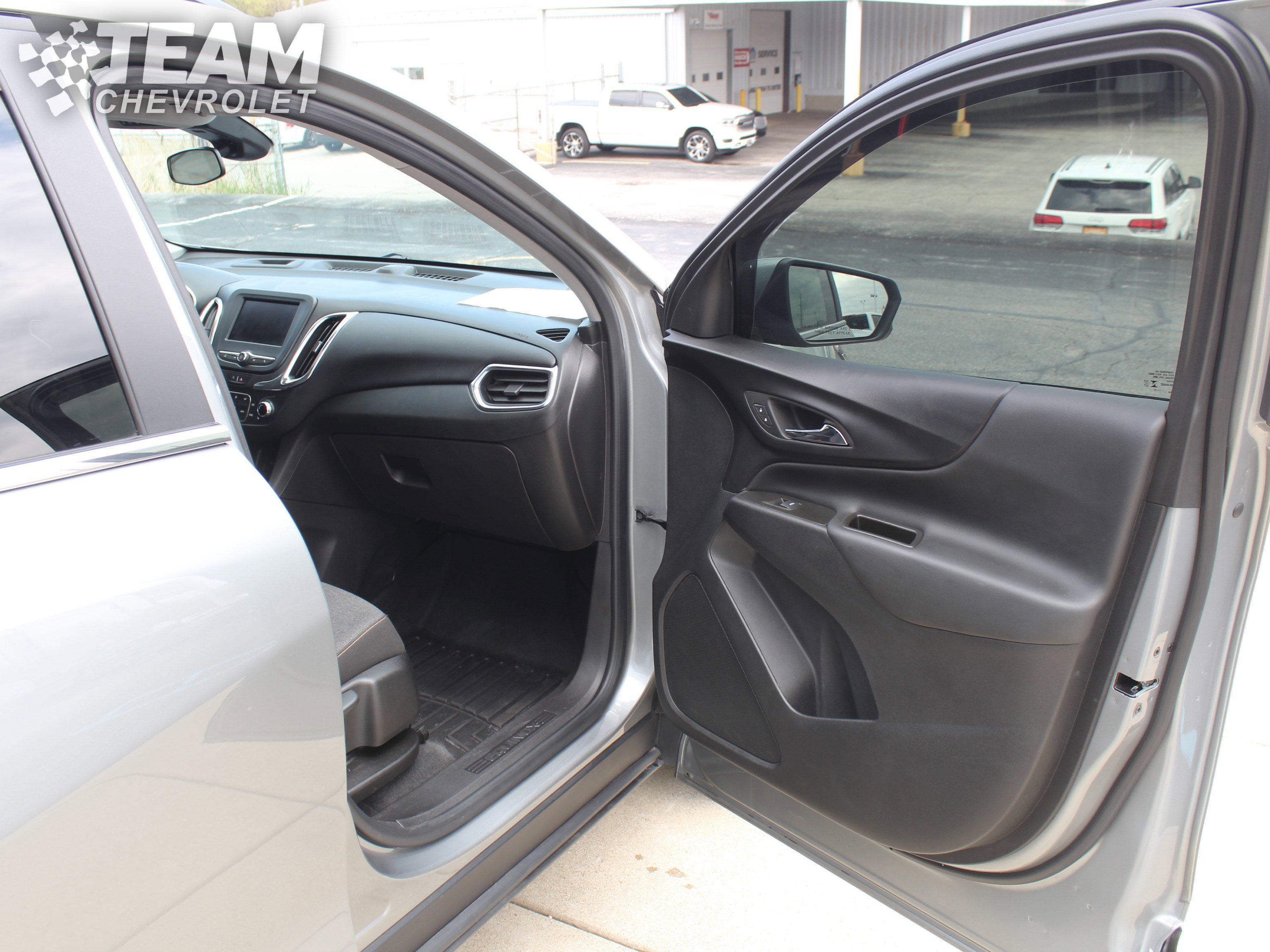 Used 2023 Chevrolet Equinox LT AWD/4WD image 27