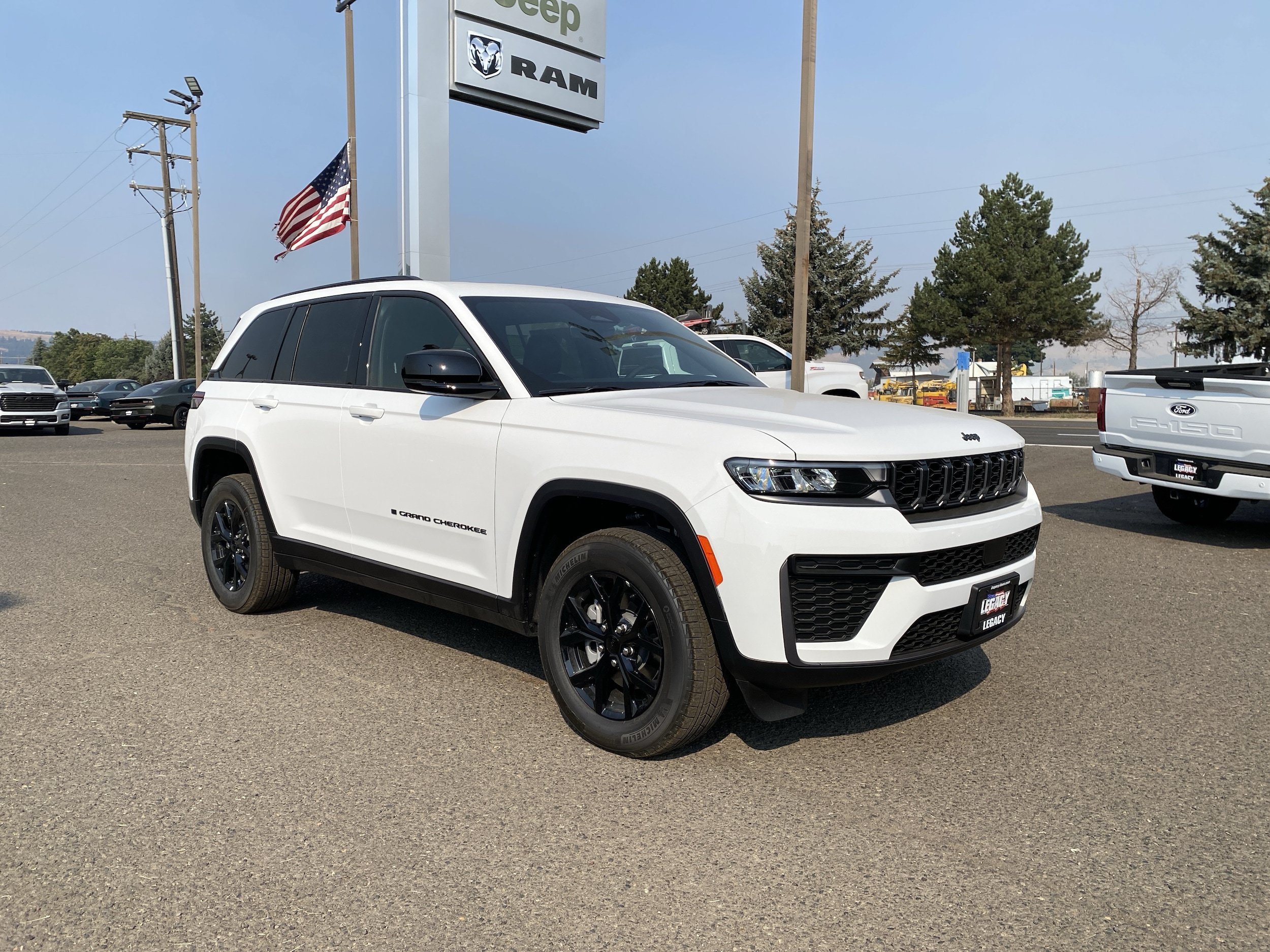 New 2026 Jeep Grand Cherokee Altitude