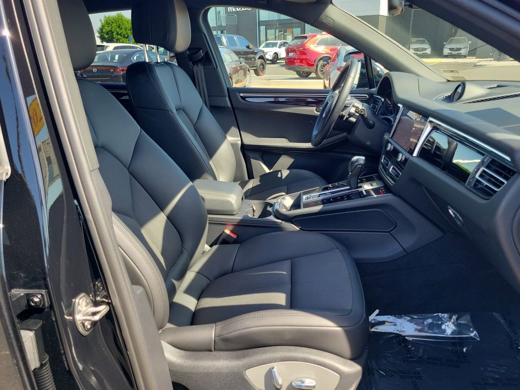 Used 2023 Porsche Macan Turbo AWD/4WD image 16