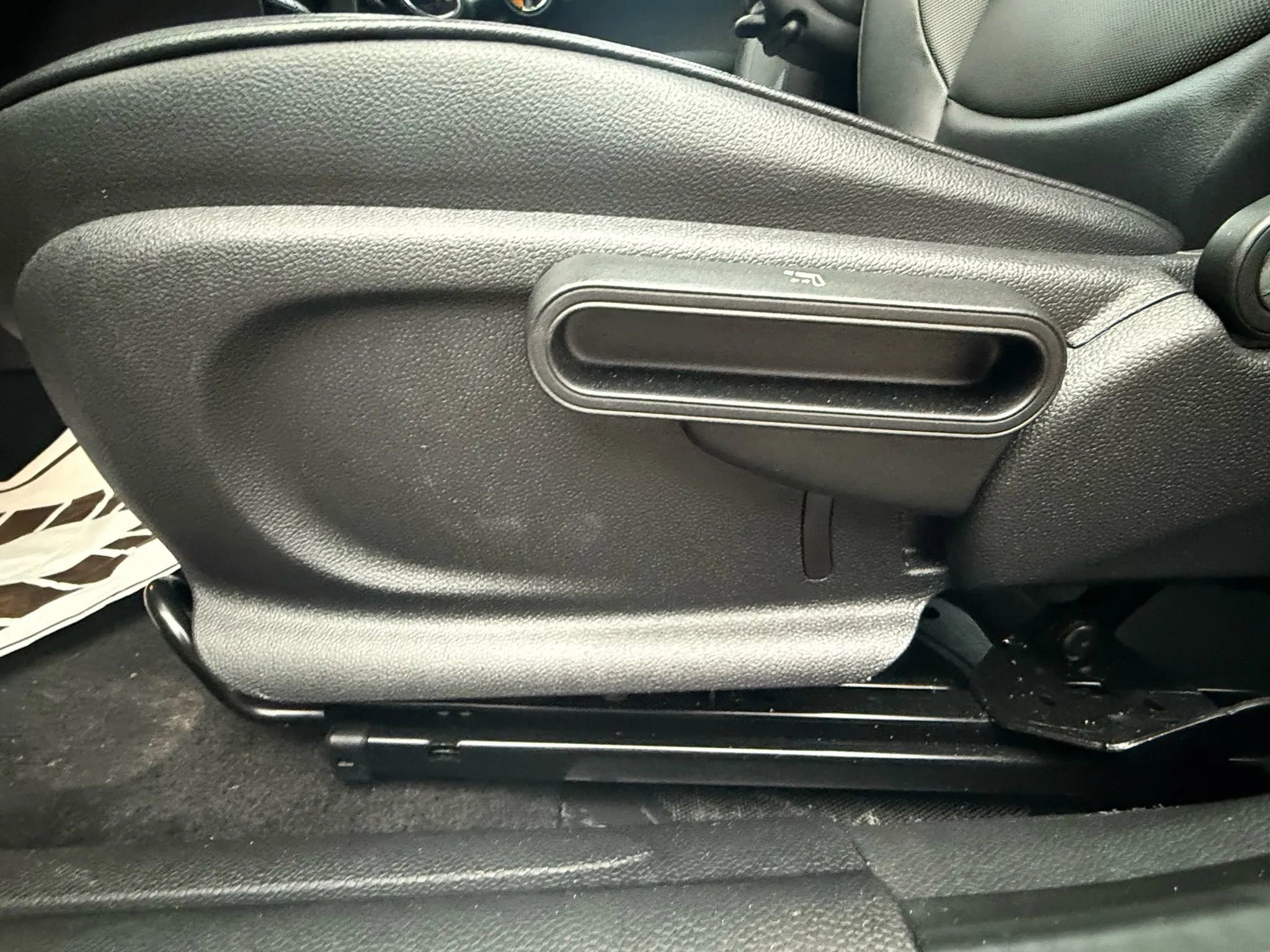 Used 2015 MINI Cooper 4-Door Hardtop image 15