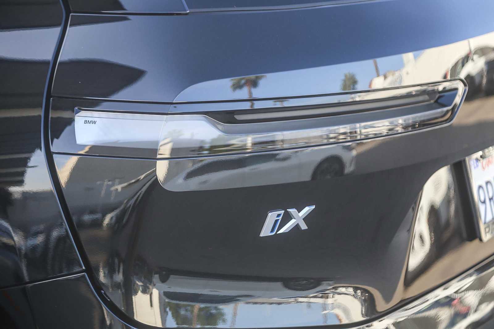 Used 2025 BMW iX xDrive50 w/ Sport Package image 7