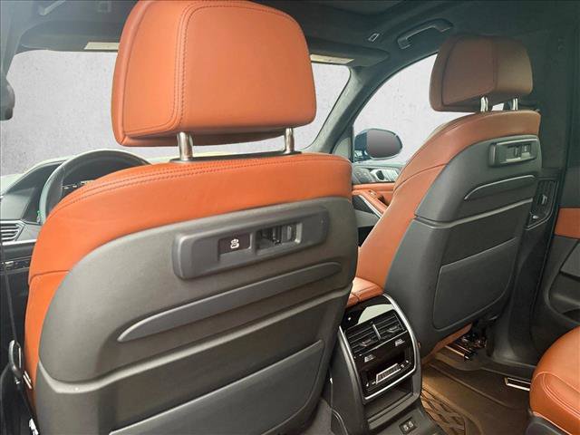 Used 2022 BMW X7 M50i w/ Dynamic Handling Package AWD/4WD image 18