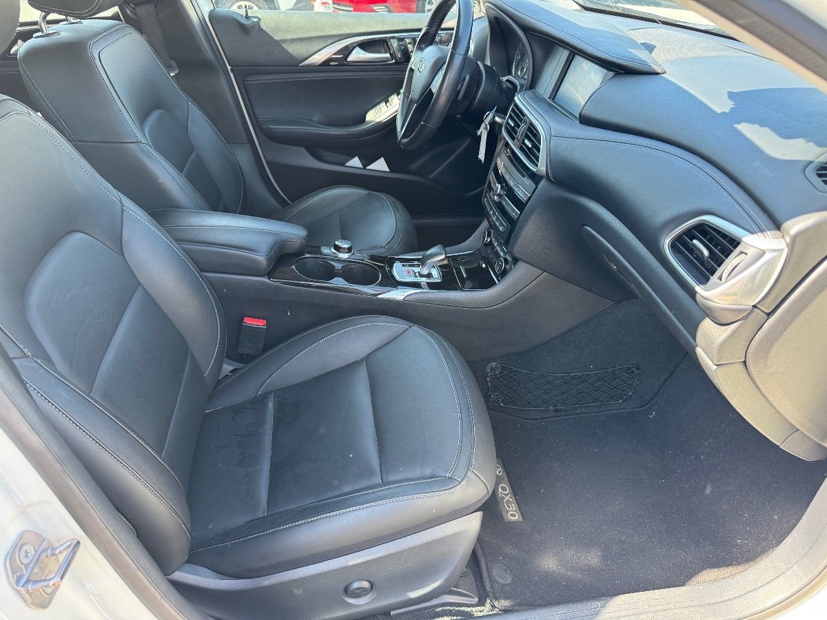 Used 2019 INFINITI QX30 w/ Cargo Package FWD image 12