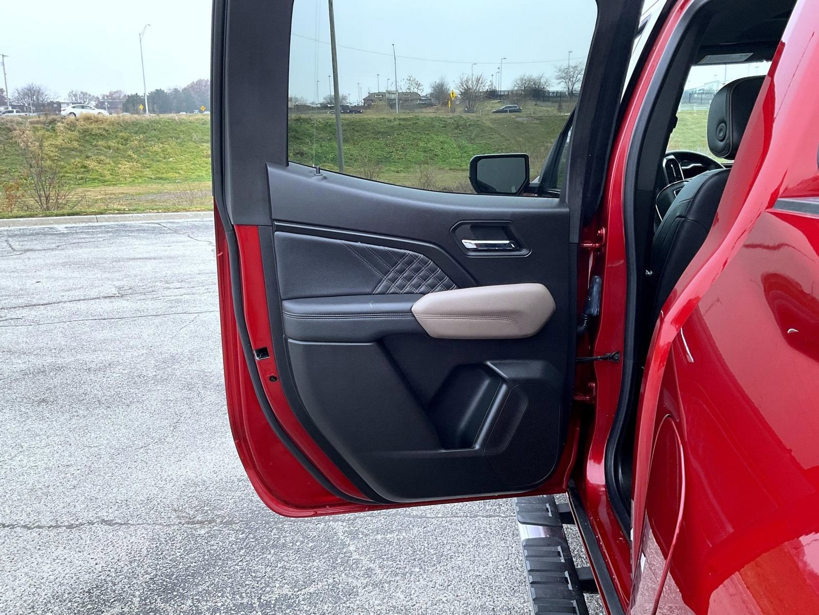 Certified 2024 GMC Canyon Denali image 20