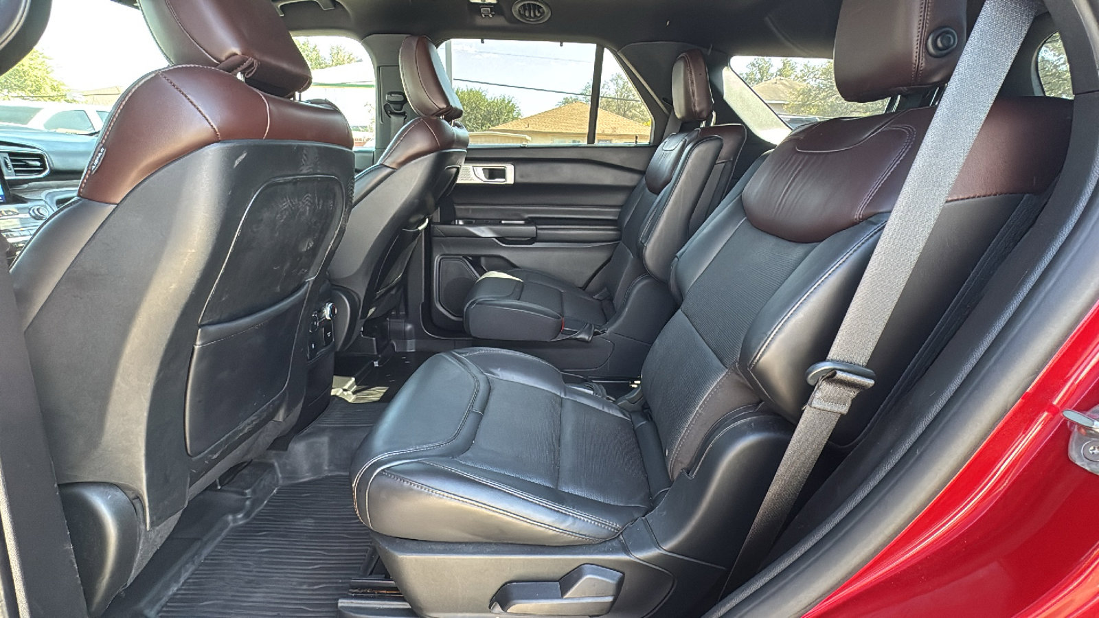 Used 2020 Ford Explorer Platinum w/ Premium Technology Package image 15