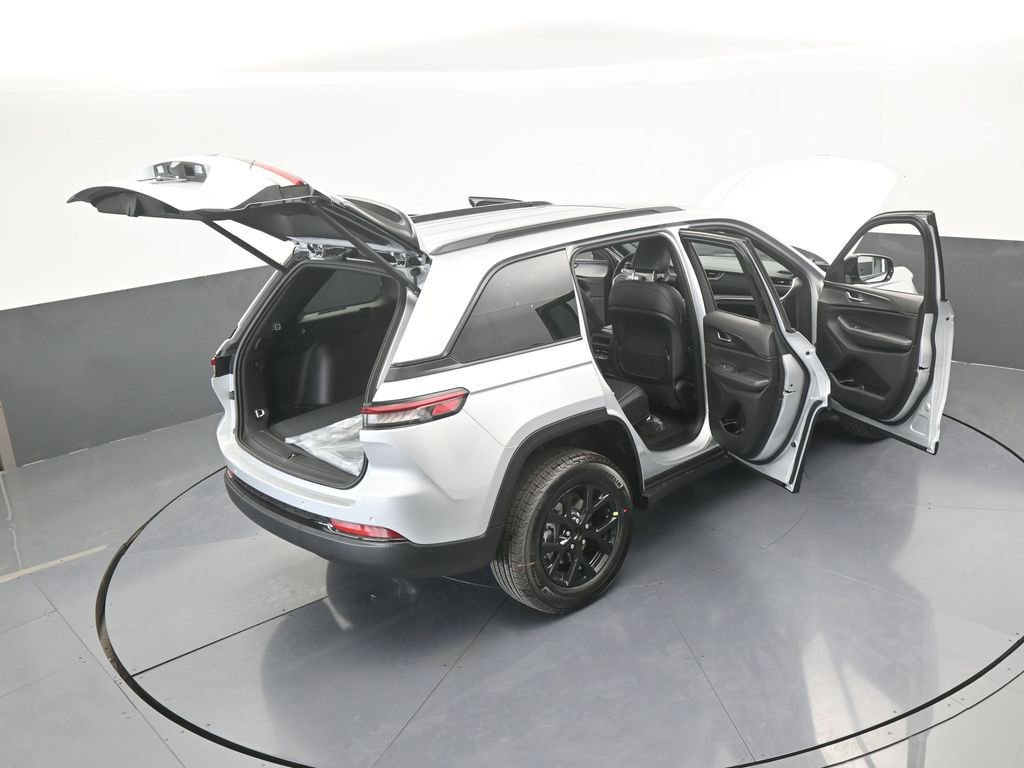 New 2025 Jeep Grand Cherokee Altitude image 62