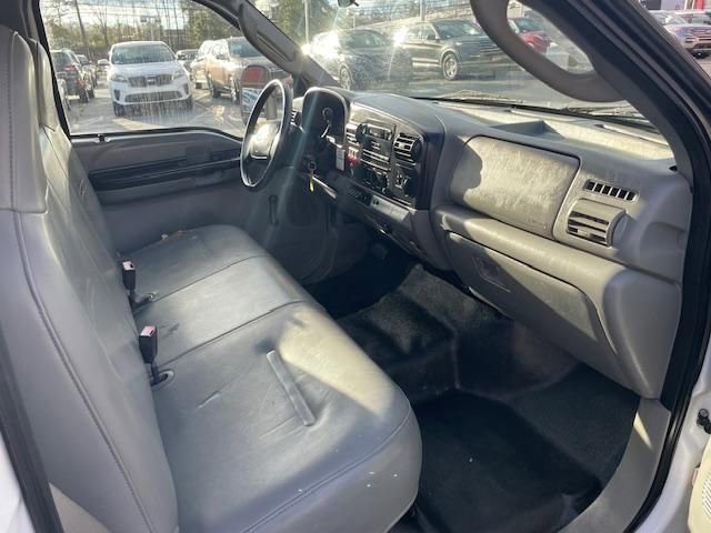 Used 2007 Ford F550 2WD Regular Cab Super Duty image 16