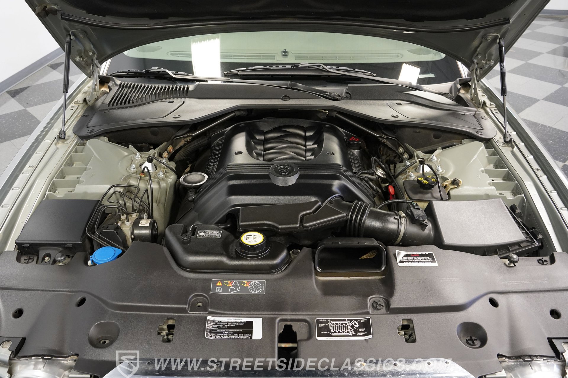 Used 2004 Jaguar XJ8 image 33