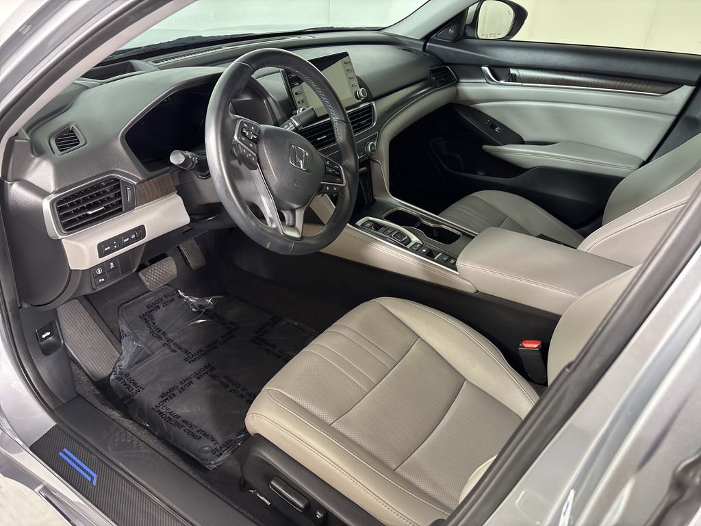 Used 2019 Honda Accord Touring image 16