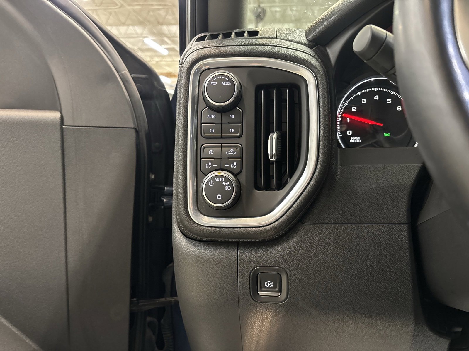 Used 2021 Chevrolet Silverado 1500 LT Trail Boss w/ Bed Protection Package image 16