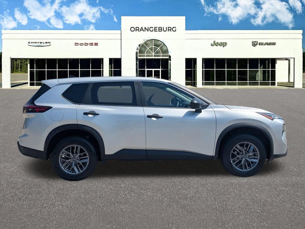 Used 2024 Nissan Rogue S AWD/4WD image 7