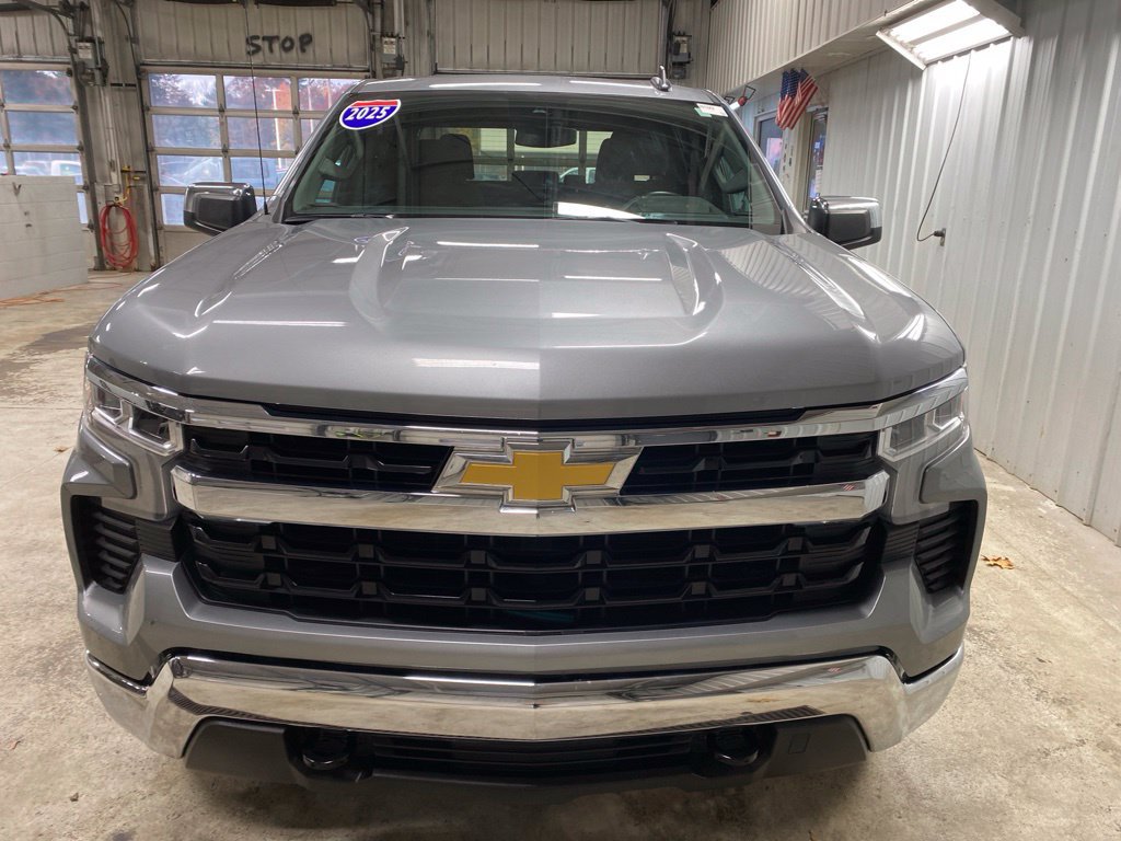 Used 2025 Chevrolet Silverado 1500 LT AWD/4WD image 4
