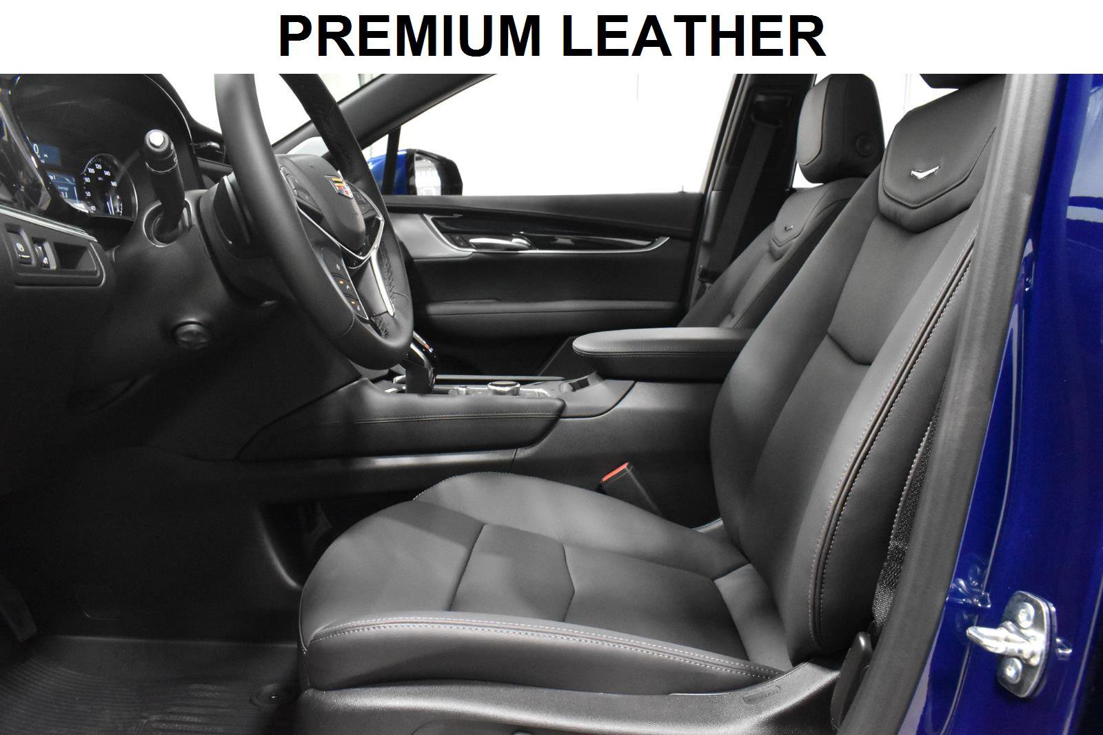 Used 2025 Cadillac XT5 Premium Luxury w/ LPO, Floor Liner Package FWD image 4