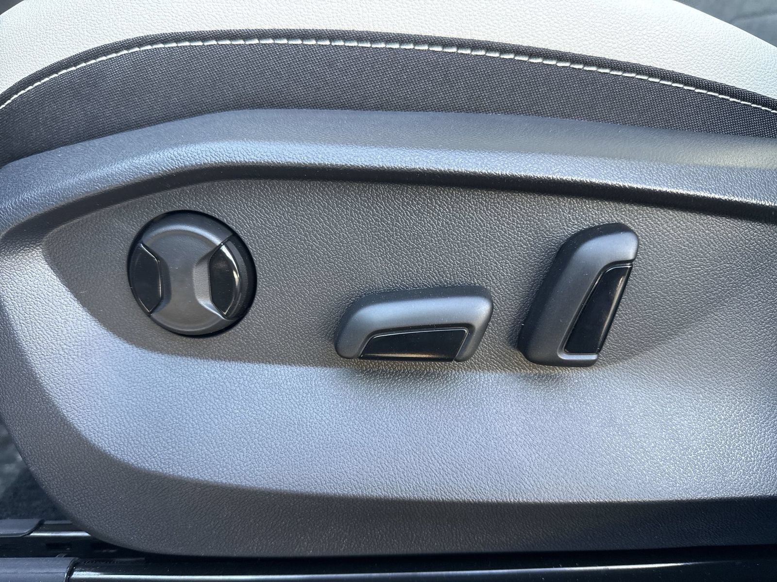 New 2026 Volkswagen Taos SE AWD/4WD image 14