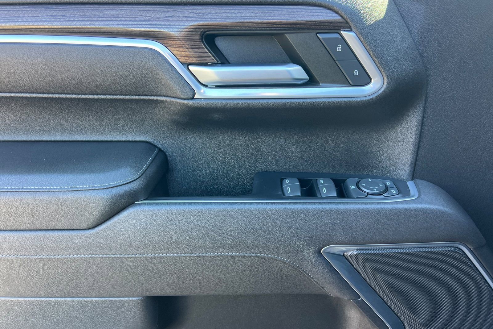 Used 2022 Chevrolet Silverado 1500 LT image 11