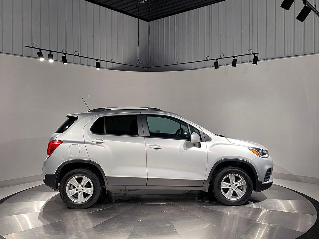 Used 2022 Chevrolet Trax LT w/ LT Convenience Package image 10