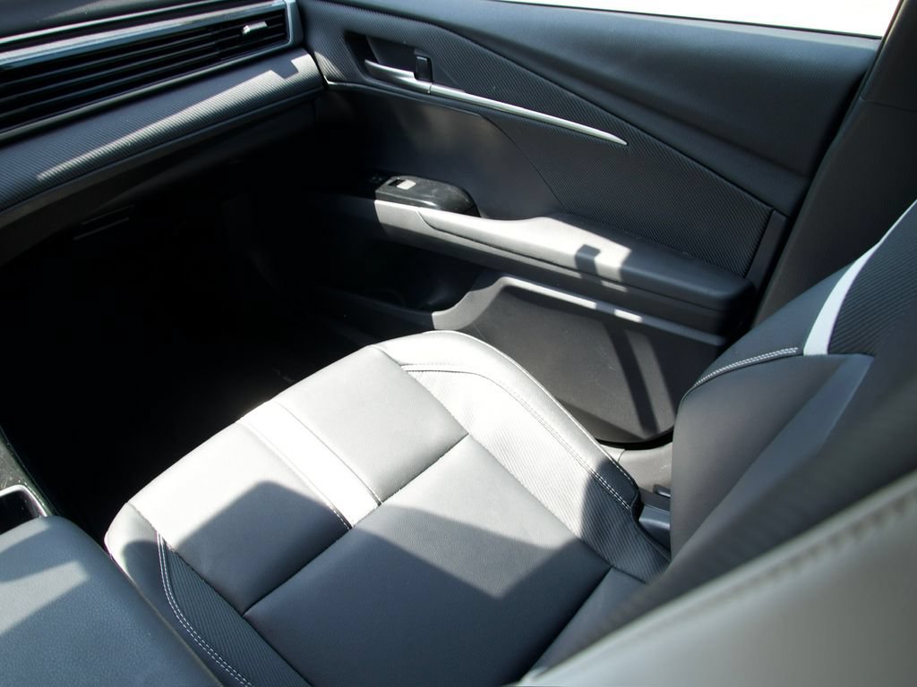 Used 2026 Toyota Camry Hybrid FWD image 15