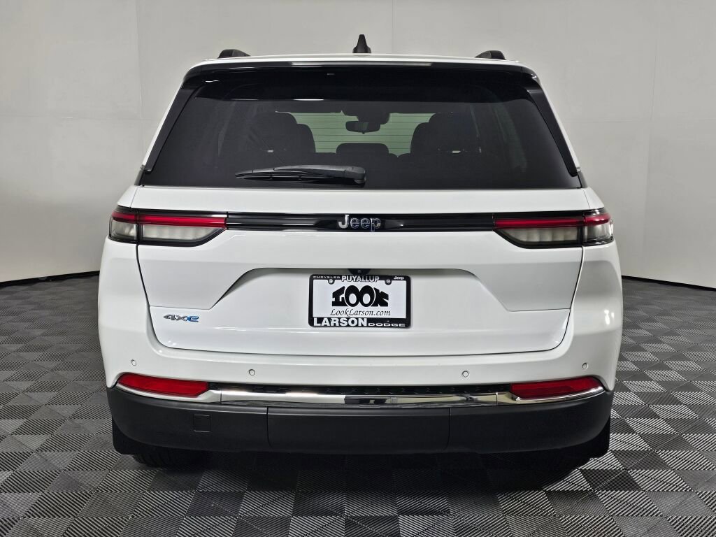 Used 2022 Jeep Grand Cherokee Limited 4xe w/ MOPAR Finishing Package image 4