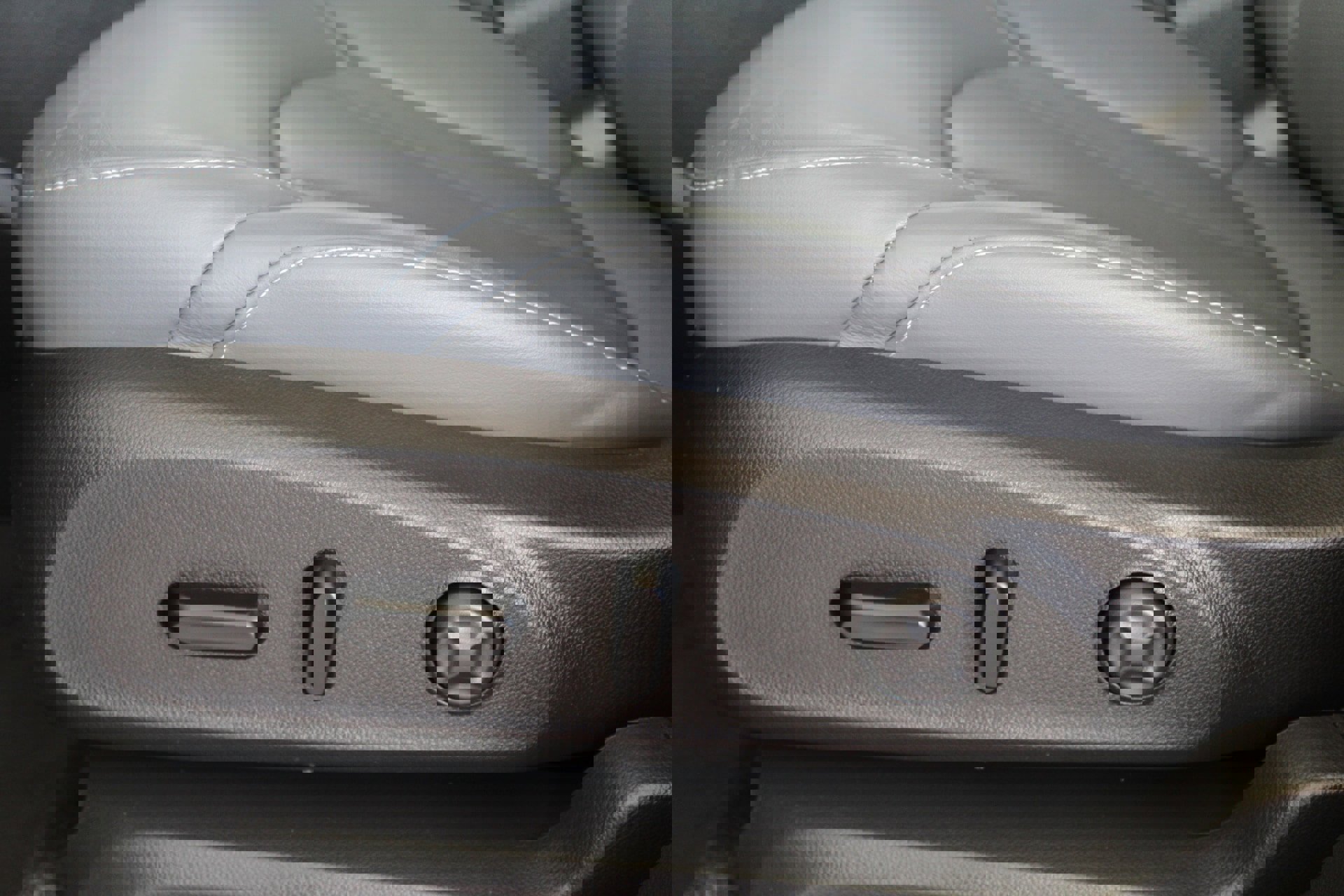 Used 2020 Buick Envision Essence image 33