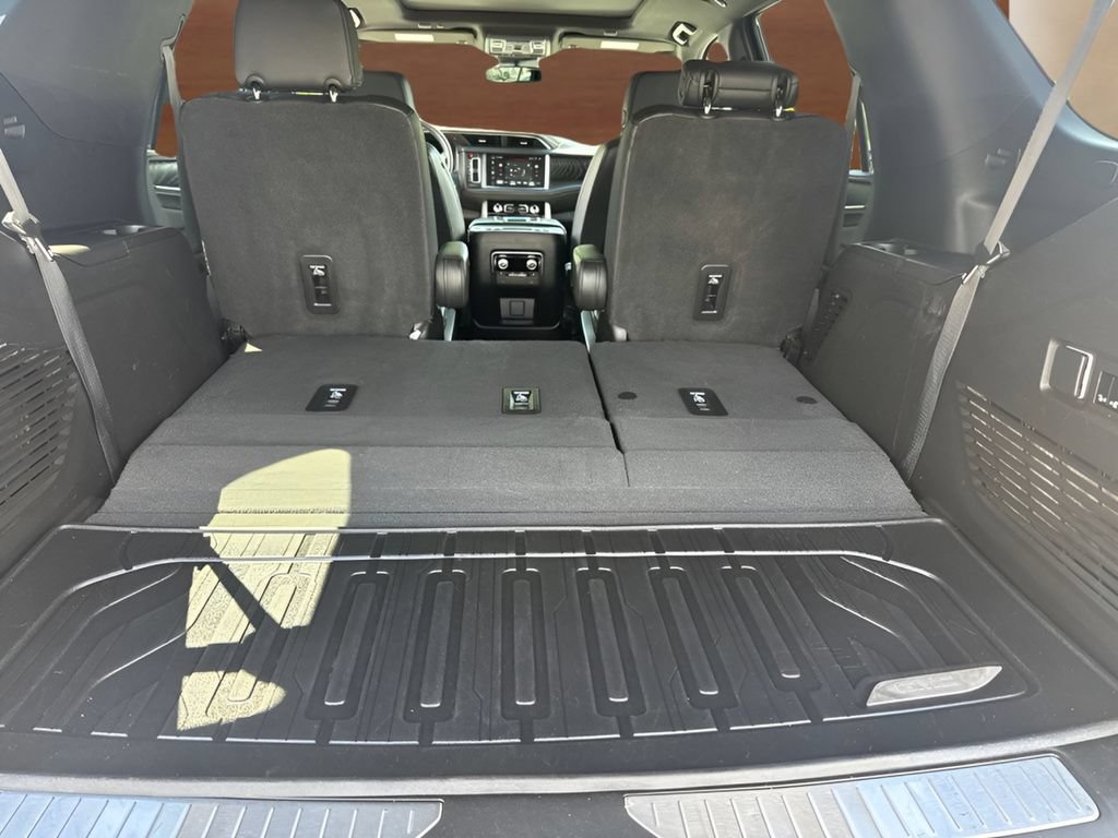 Used 2023 GMC Yukon Denali w/ LPO, Floor Liner Package AWD/4WD image 10